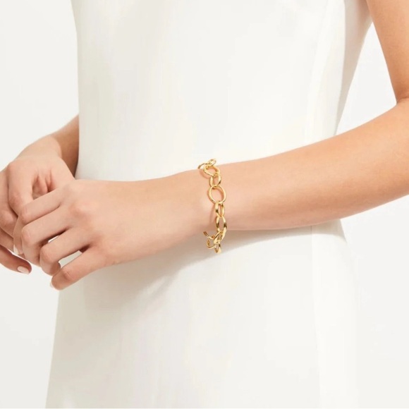 BAYOU WITH LOVE
Oval Chain Bracelet Gift With Purchase
Retails at $195.00 - Picture 2 of 3